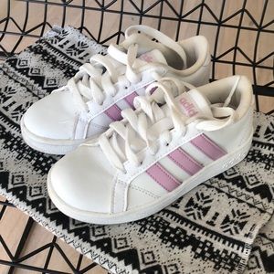 Adidas Baseline Leather Sneaker (Girls Size 11)